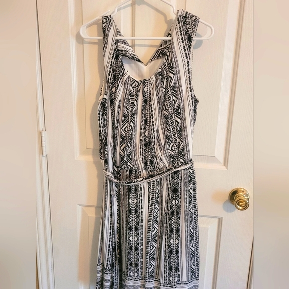 New with tags-black and white sleeveless dress size L - Picture 5 of 5